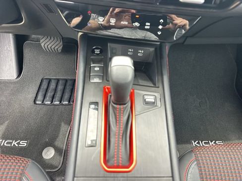 Certified 2025 Nissan Kicks SR FWD image 20
