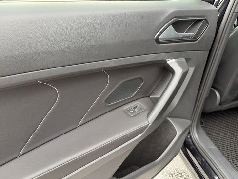 Certified 2023 Volkswagen Tiguan SE R-Line image 20
