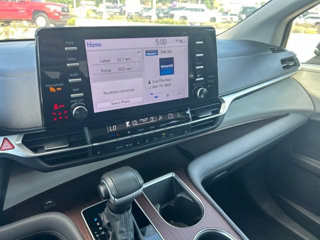 Used 2024 Toyota Sienna XLE FWD image 35