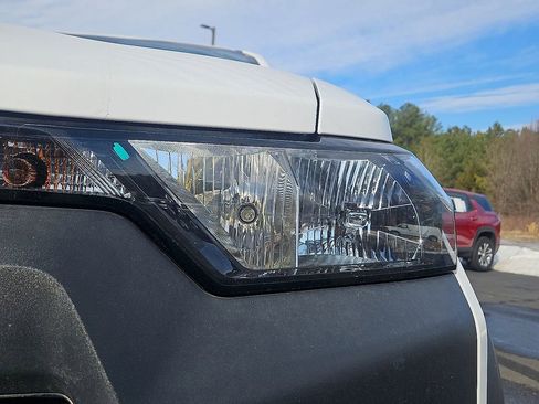 Used 2025 Chevrolet Colorado Trail Boss image 9