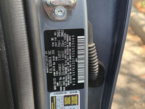 Used 2025 Kia Sportage LX FWD image 27