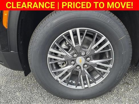 New 2026 Chevrolet Traverse LT w/ Driver Confidence Package FWD image 32