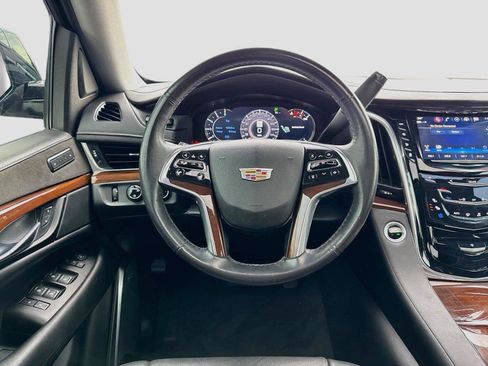 Used 2019 Cadillac Escalade Luxury AWD/4WD image 11