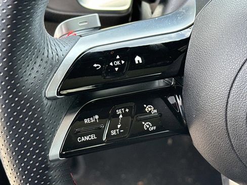 Used 2025 Mercedes-Benz GLB 250 image 23