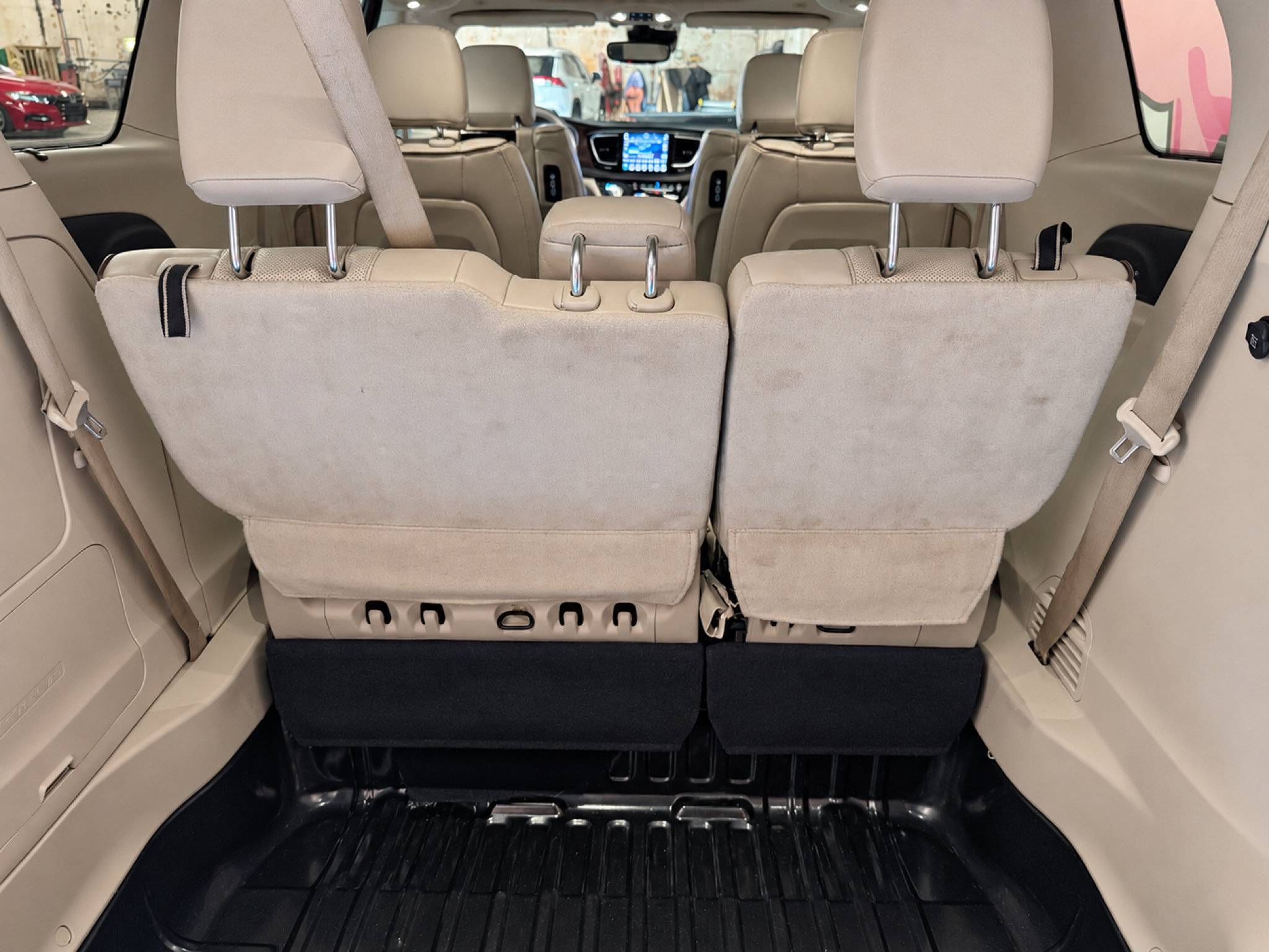 Used 2019 Chrysler Pacifica Limited w/ Tire & Wheel Group FWD image 23