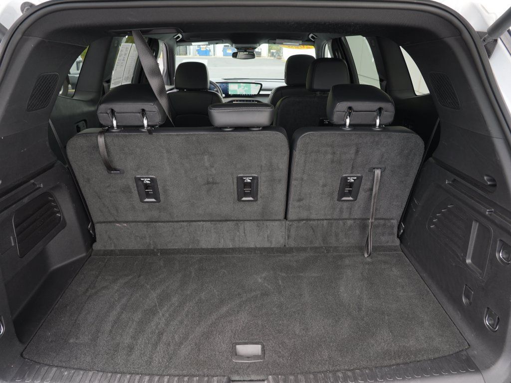 Certified 2026 Buick Enclave Preferred AWD/4WD image 28