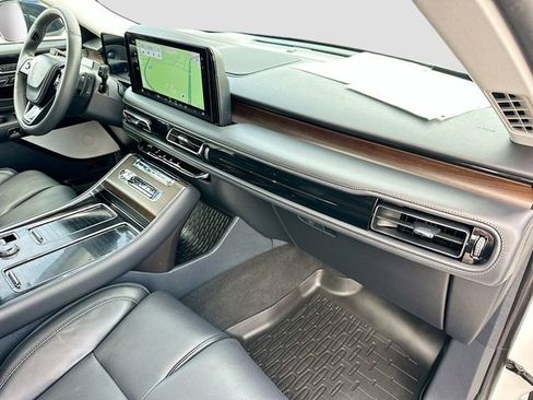 Used 2025 Lincoln Aviator Reserve w/ Luxury Package image 31