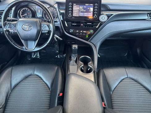 Used 2021 Toyota Camry SE FWD image 3