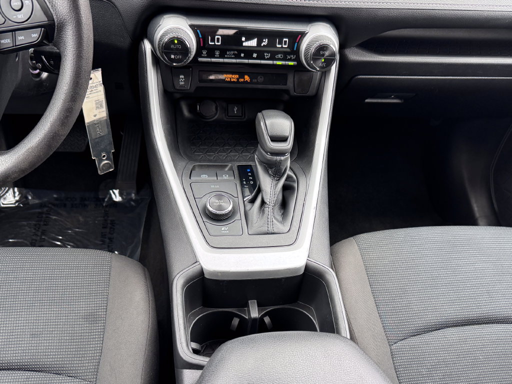 Used 2022 Toyota RAV4 LE AWD/4WD image 29