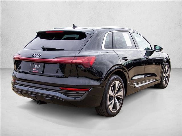 Used 2024 Audi Q8 e-tron Premium Plus AWD/4WD image 5