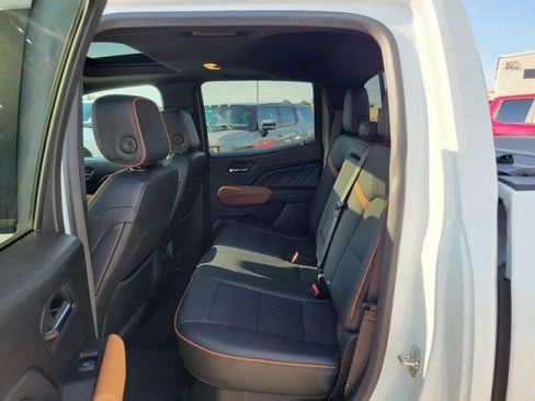 Used 2024 GMC Canyon AT4 w/ AT4 Premium Package image 26