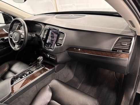 Used 2016 Volvo XC90 T6 Momentum image 16