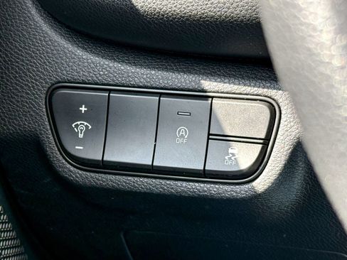 Used 2025 Kia Seltos LX image 32