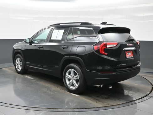 Used 2022 GMC Terrain SLE w/ Driver Convenience Package image 4