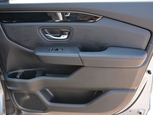 Used 2025 Honda Pilot TrailSport image 22