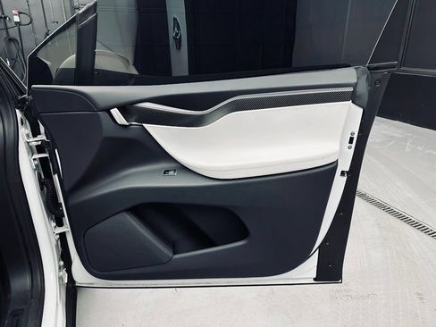 Used 2018 Tesla Model X 75D AWD/4WD image 30