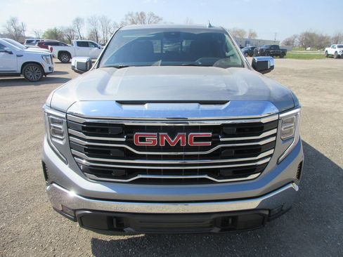 New 2026 GMC Sierra 1500 SLT image 11