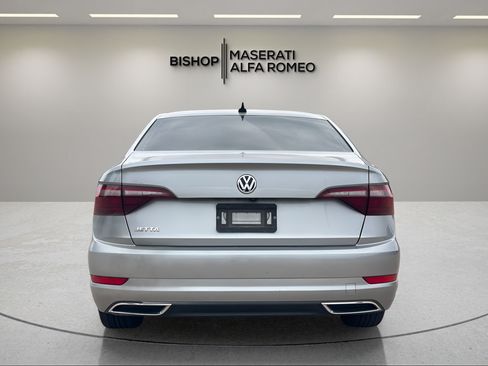 Used 2020 Volkswagen Jetta R-Line w/ R-Line Cold Weather Package FWD image 4