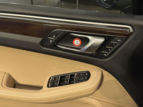 Used 2021 Porsche Macan AWD/4WD image 43