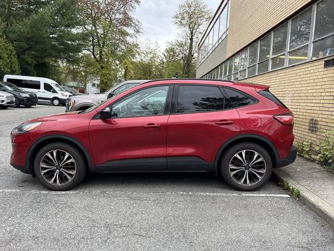 Used 2022 Ford Escape SE w/ SE Sport Appearance Package AWD/4WD image 4