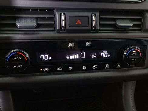 Used 2024 Nissan Pathfinder S image 45