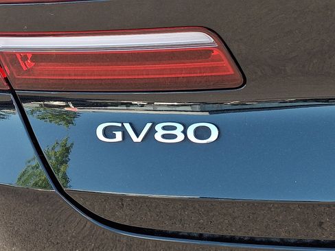 Certified 2024 Genesis GV80 3.5T Prestige Signature AWD/4WD image 31