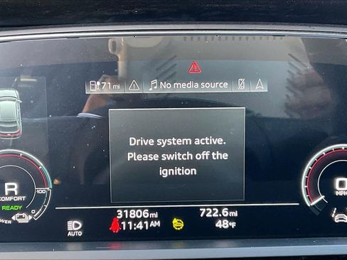 Used 2023 Audi e-tron Premium Plus w/ Premium Plus Package image 24