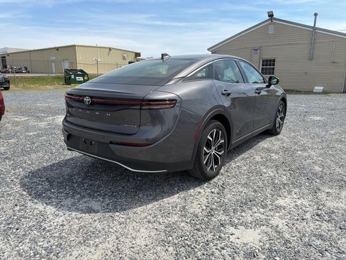 Used 2023 Toyota Crown Limited image 5