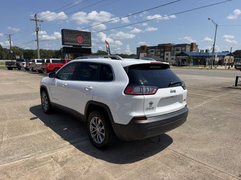 Used 2019 Jeep Cherokee Latitude Plus w/ Comfort/Convenience Group AWD/4WD image 6