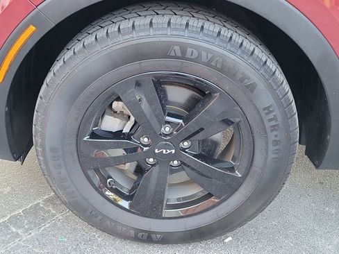 Used 2023 Kia Sorento LX image 11