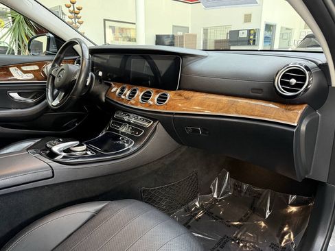 Used 2018 Mercedes-Benz E 300 4MATIC image 18