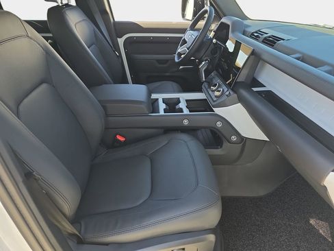 New 2026 Land Rover Defender 110 X-Dynamic SE image 10
