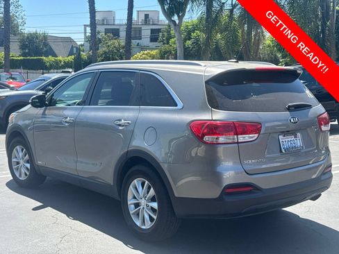 Used 2017 Kia Sorento AWD image 3