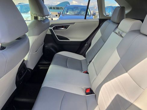 Used 2019 Toyota RAV4 Limited AWD/4WD image 16