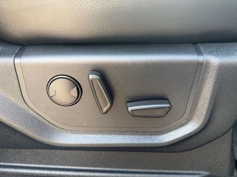 Used 2019 Ford F150 Lariat w/ Equipment Group 502A Luxury AWD/4WD image 22