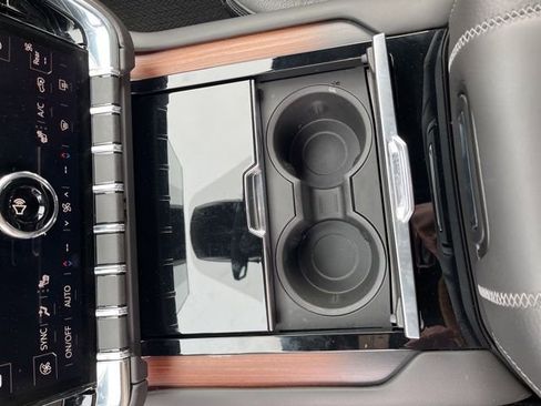 Used 2025 GMC Yukon XL Denali image 14