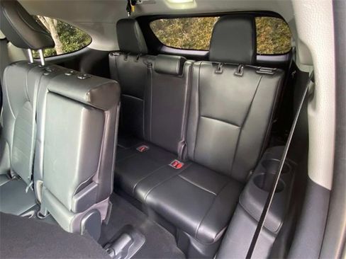 Used 2021 Toyota Highlander XLE image 9