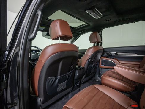 Used 2025 Kia Telluride SX Prestige AWD/4WD image 26