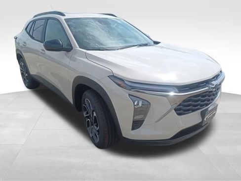 New 2026 Chevrolet Trax RS w/ Sunroof Package FWD image 1