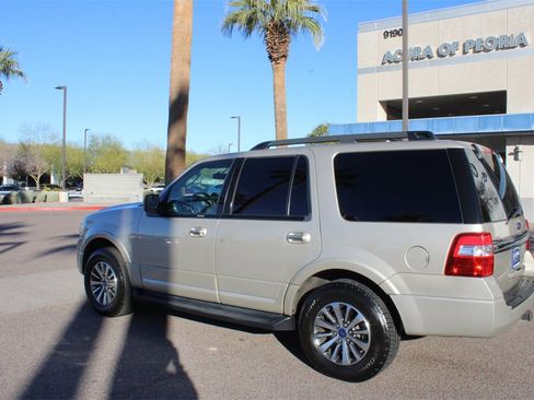 Used 2017 Ford Expedition XLT image 3
