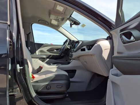 Used 2023 GMC Terrain SLT FWD image 32