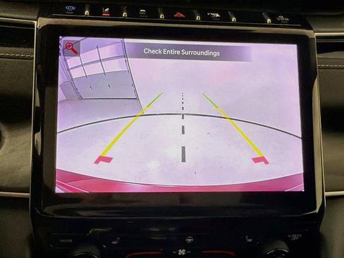 Used 2023 Jeep Grand Cherokee 4WD 4xe image 13