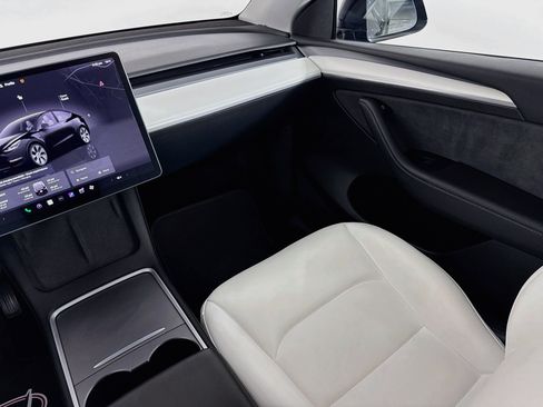 Used 2023 Tesla Model Y Long Range AWD/4WD image 32