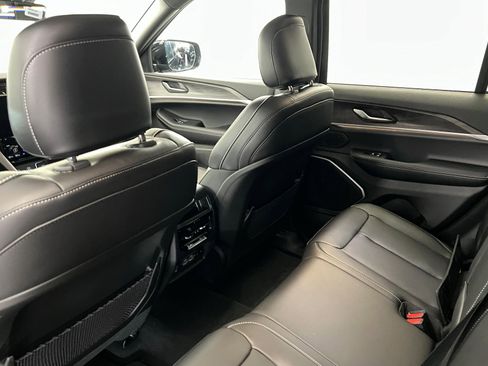 New 2025 Jeep Grand Cherokee Limited w/ Black Appearance Package AWD/4WD image 19
