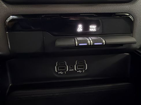 Used 2023 RAM 1500 Big Horn AWD/4WD image 23