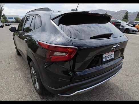 Used 2025 Chevrolet Trax LT w/ Driver Confidence Package FWD image 7