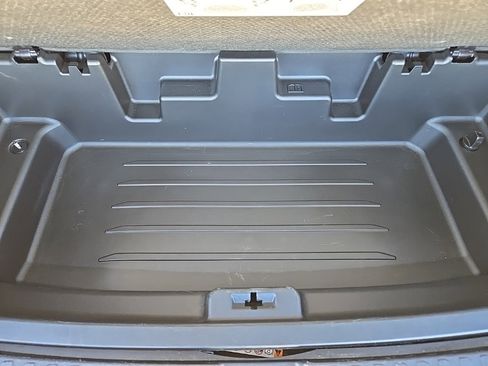 Used 2024 Chevrolet Traverse LT image 37