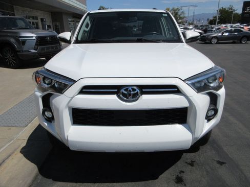 Used 2022 Toyota 4Runner SR5 Premium w/ Moonroof Package AWD/4WD image 13