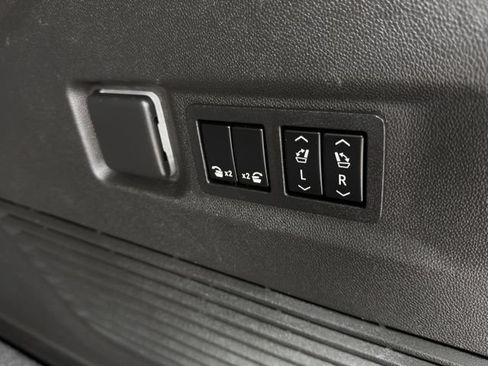 Certified 2022 GMC Yukon XL Denali AWD/4WD image 36