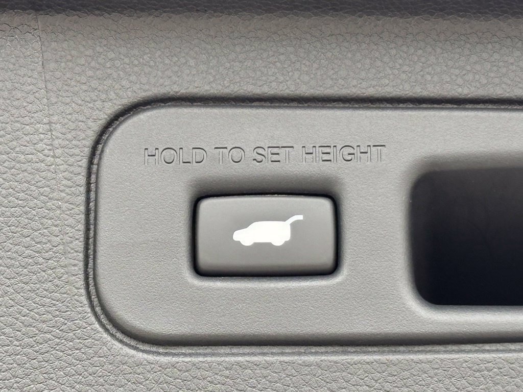 Used 2025 Honda Pilot EX-L image 11